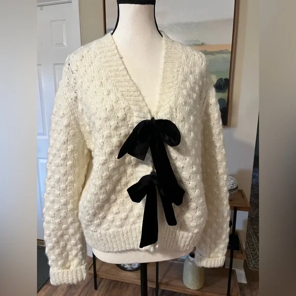 ASTR The Label Off-White Wool Blend Cardigan Velvet Bow Detail Chunky Knit Large - Picture 2 of 10